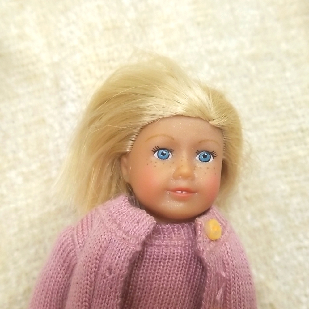 Mini Kit Doll - Picture 4 of 4